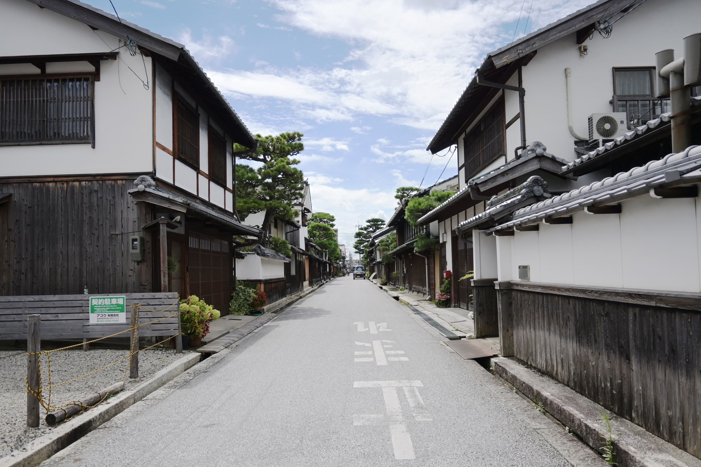 日牟禮八幡宮側から入った新町通り