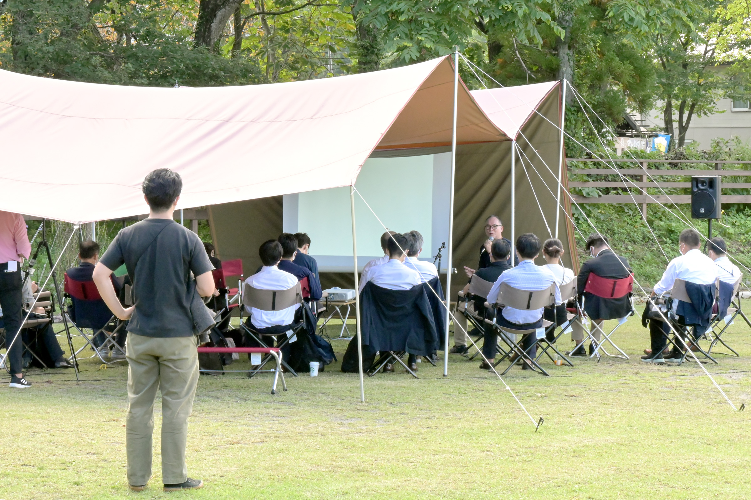 屋外でのセミナー